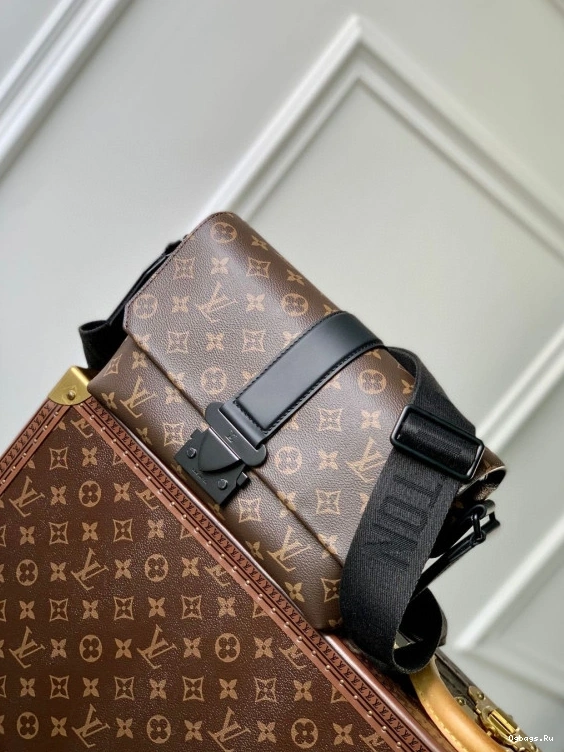 S-Cape VUITTON LOUIS Messenger 0405
